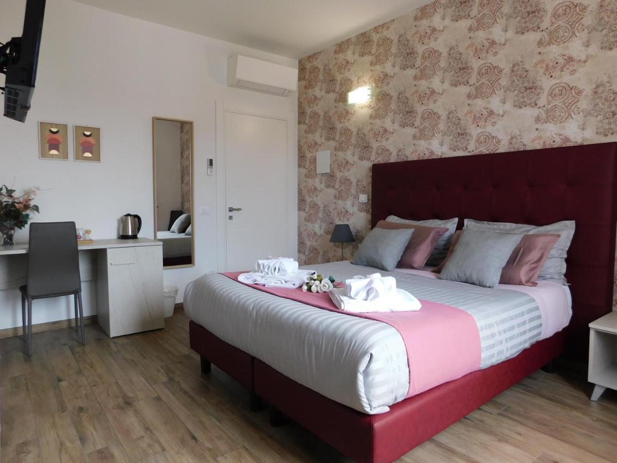 Porta Alla Croce Guest House Florenz Exterior foto